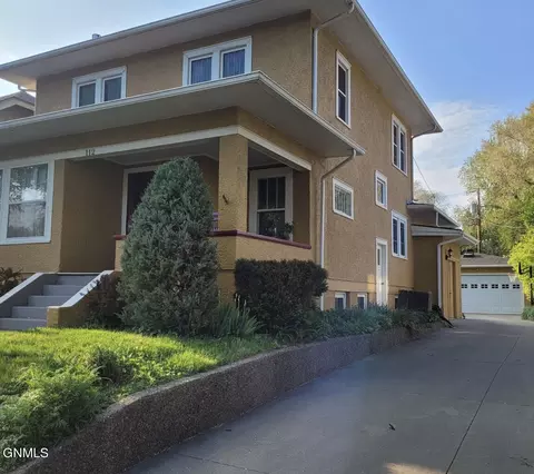 112 E Avenue B E, Bismarck, ND 58501 photo 2