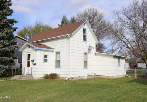 312 5th Ave NE, Valley City, ND 58072