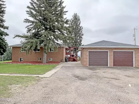 109 6th St NE, Mandan, ND 58554 photo 2