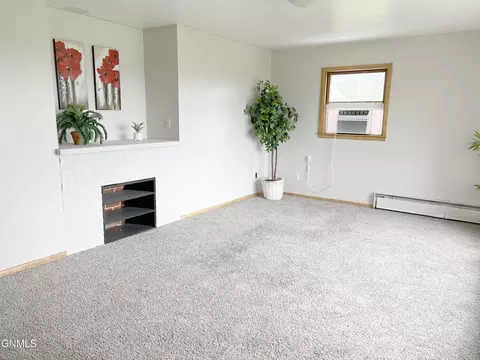 109 6th St NE, Mandan, ND 58554 photo 6