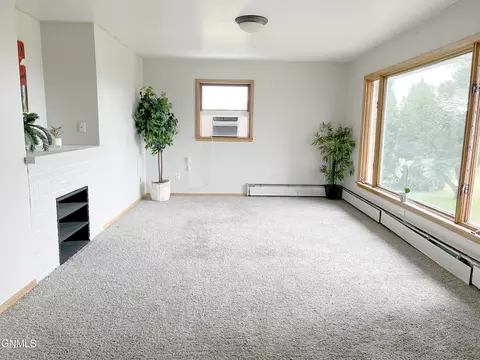 109 6th St NE, Mandan, ND 58554 photo 5