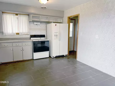 109 6th St NE, Mandan, ND 58554 photo 12