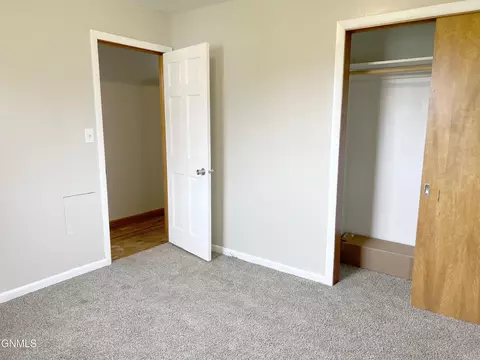 109 6th St NE, Mandan, ND 58554 photo 16