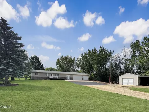 2610 58th St SE, Minot, ND 58701