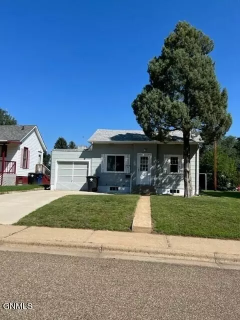 1412 1st St W, Dickinson, ND 58601