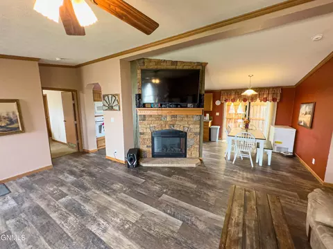 3817 22nd Ave W, Williston, ND 58801 photo 6