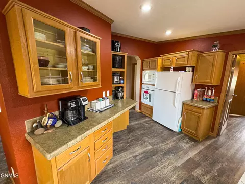 3817 22nd Ave W, Williston, ND 58801 photo 9