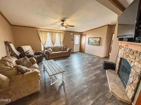 3817 22nd Ave W, Williston, ND 58801 photo 7