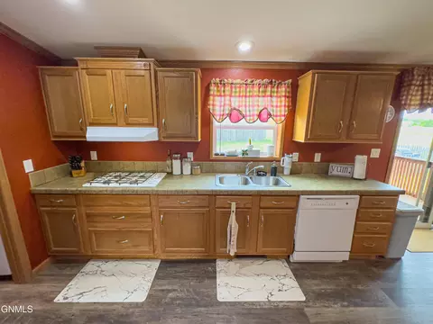 3817 22nd Ave W, Williston, ND 58801 photo 11
