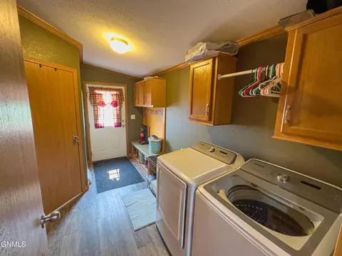 3817 22nd Ave W, Williston, ND 58801 photo 17