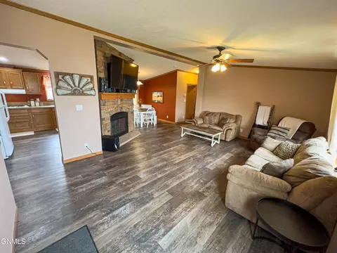 3817 22nd Ave W, Williston, ND 58801 photo 5
