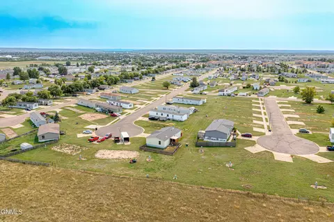 3817 22nd Ave W, Williston, ND 58801 photo 4
