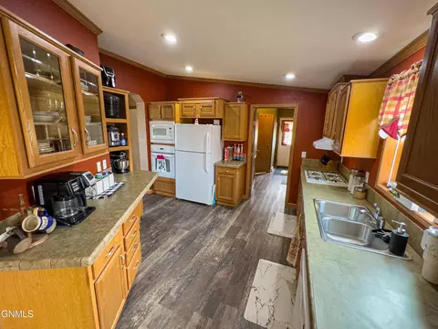 3817 22nd Ave W, Williston, ND 58801 photo 10