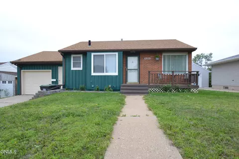 1309 Monte Dr, Mandan, ND 58554