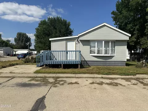 100 Coyote St W, Mandan, ND 58554