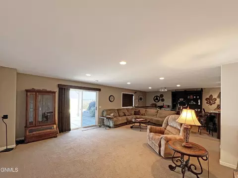 2011 17th St E, Williston, ND 58801 photo 27