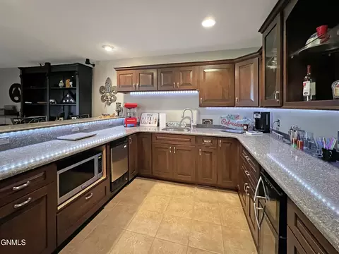 2011 17th St E, Williston, ND 58801 photo 29