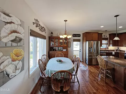 2011 17th St E, Williston, ND 58801 photo 16