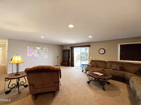 2011 17th St E, Williston, ND 58801 photo 25