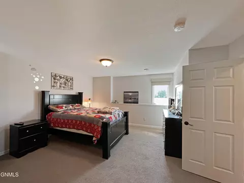 2011 17th St E, Williston, ND 58801 photo 33