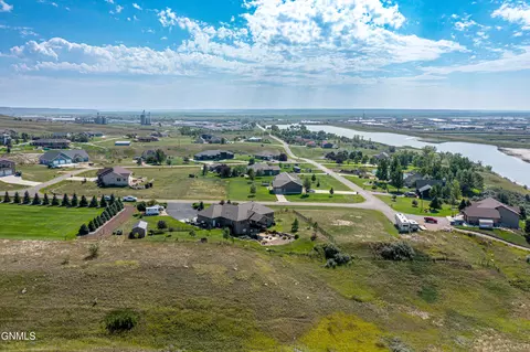 2011 17th St E, Williston, ND 58801 photo 46