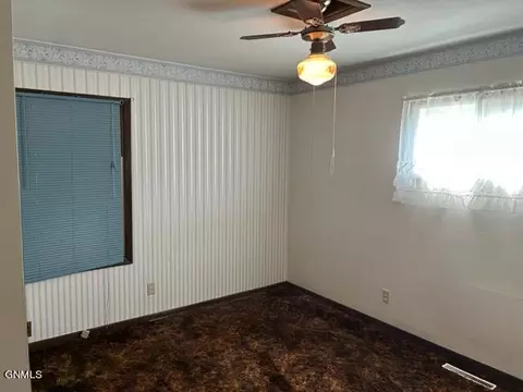 906 13th Ave W, Williston, ND 58801 photo 17