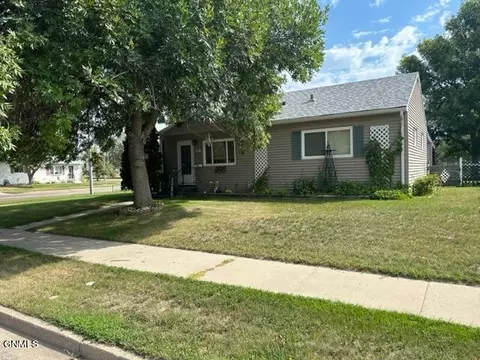 906 13th Ave W, Williston, ND 58801 photo 2