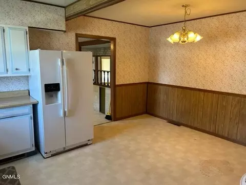 906 13th Ave W, Williston, ND 58801 photo 9