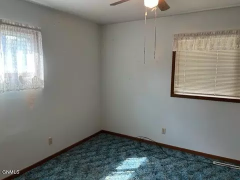906 13th Ave W, Williston, ND 58801 photo 15