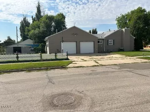 906 13th Ave W, Williston, ND 58801 photo 3
