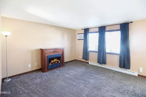 2818 22nd Ave W, Williston, ND 58801 photo 5