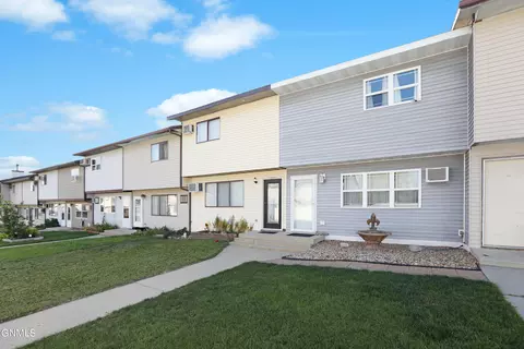 2818 22nd Ave W, Williston, ND 58801 photo 2