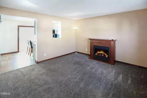 2818 22nd Ave W, Williston, ND 58801 photo 4