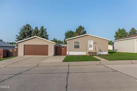 4424 Lafayette Dr, Bismarck, ND 58503