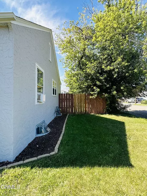 1317 Main St, Williston, ND 58801 photo 7