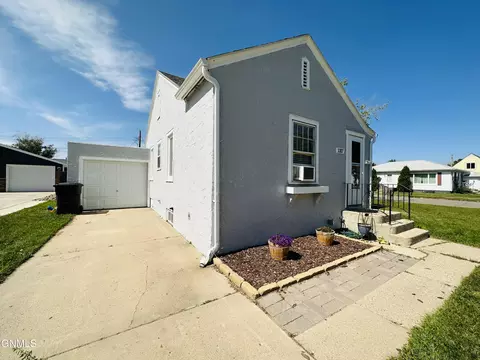 1317 Main St, Williston, ND 58801 photo 3