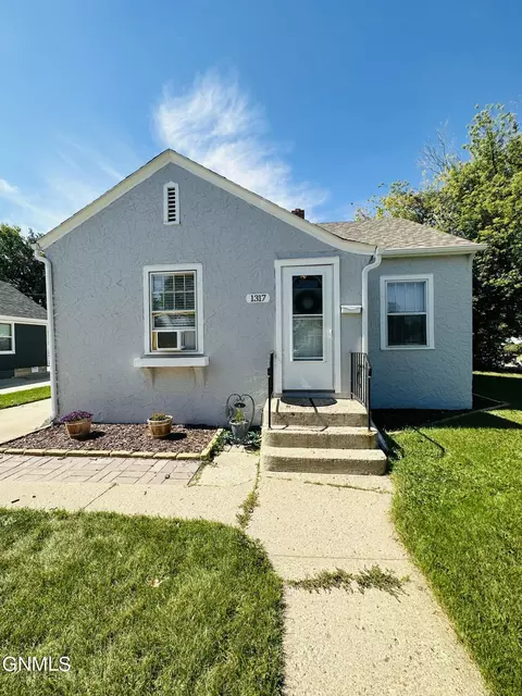 1317 Main St, Williston, ND 58801 photo 2