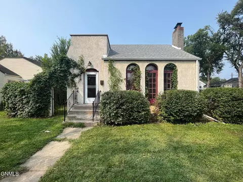 930 10th St, Bismarck, ND 58501