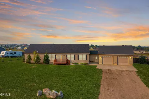 14013 Prairie Ln, Williston, ND 58801