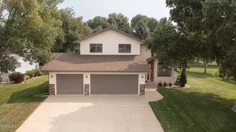 3219 Nevada St, Bismarck, ND 58503