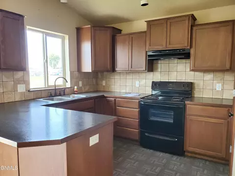 1999 2nd Ave E Ave E, Dickinson, ND 58601 photo 6