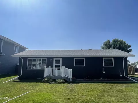 810 17th St NE, Jamestown, ND 58401