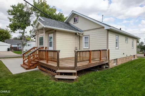 623 8th Ave W, Williston, ND 58801 photo 6