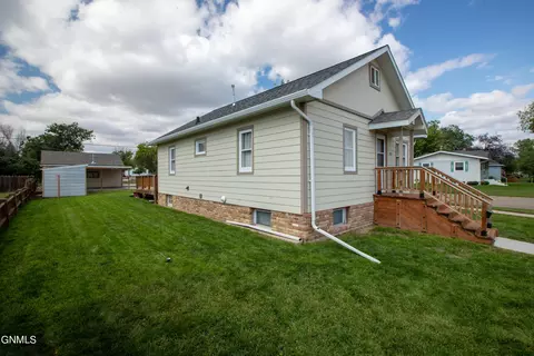 623 8th Ave W, Williston, ND 58801 photo 30