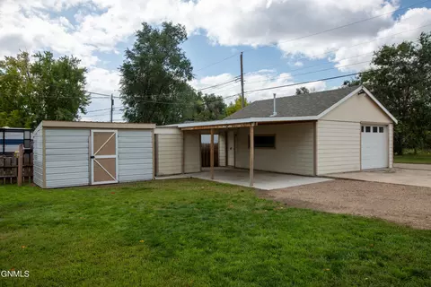 623 8th Ave W, Williston, ND 58801 photo 7