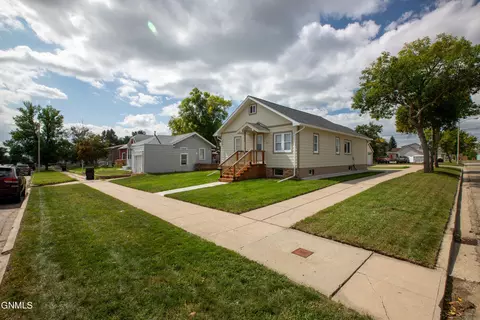 623 8th Ave W, Williston, ND 58801 photo 29
