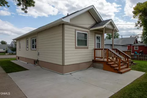 623 8th Ave W, Williston, ND 58801 photo 31