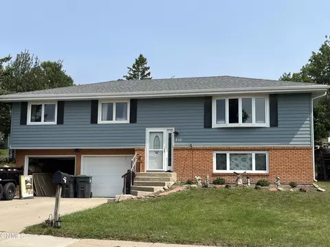710 Johns Dr NE, Mandan, ND 58554