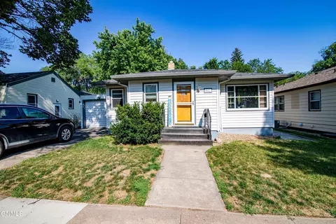 607 18th St, Bismarck, ND 58501