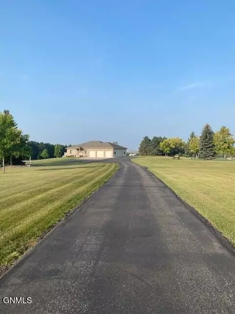 6556 Centennial Rd, Bismarck, ND 58503